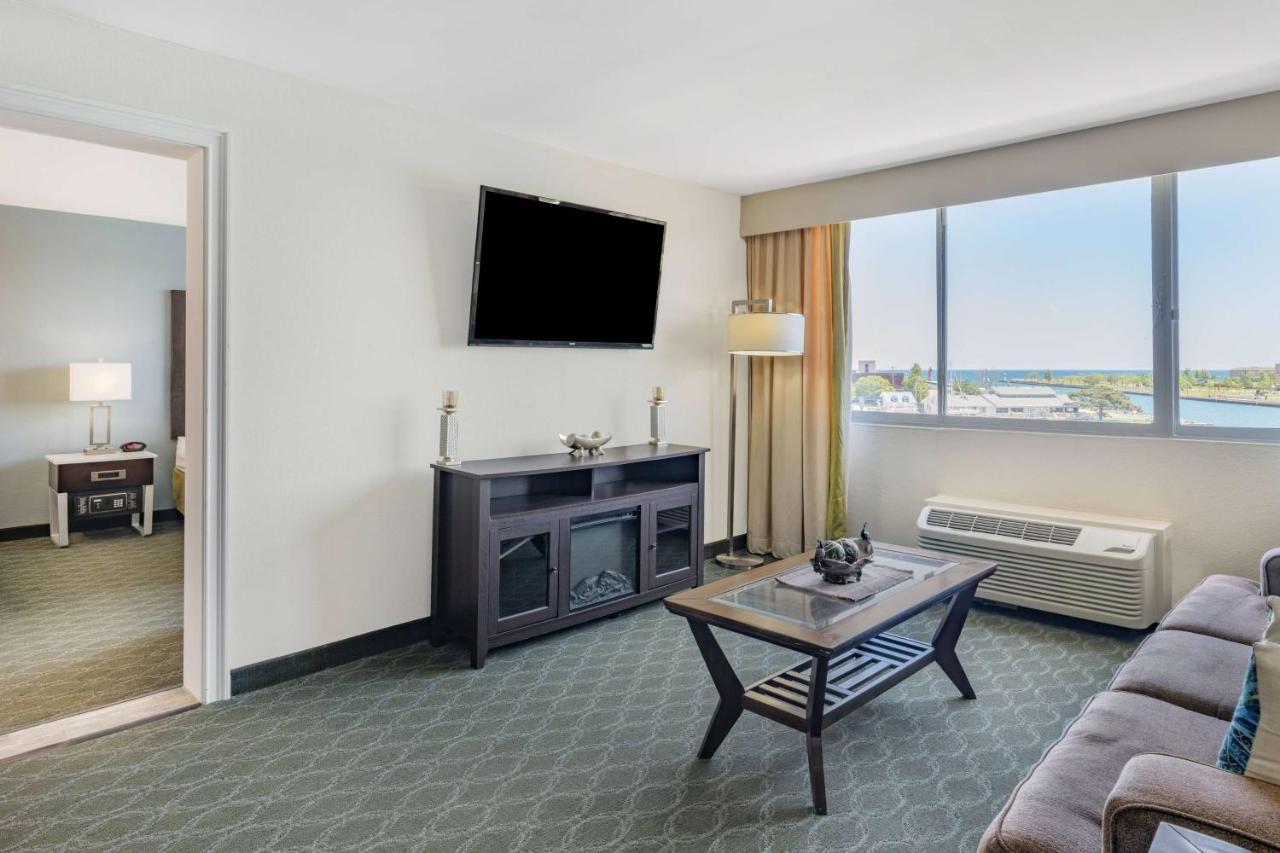 Hotel Wyndham Garden Kenosha Harborside Extérieur photo