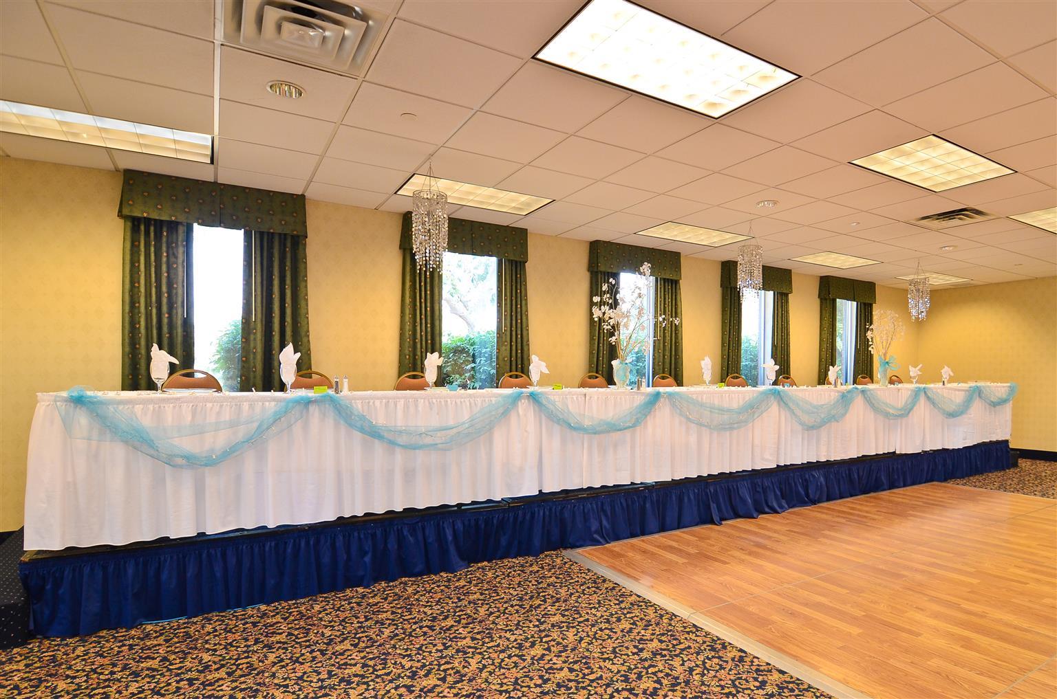 Hotel Wyndham Garden Kenosha Harborside Restaurant photo