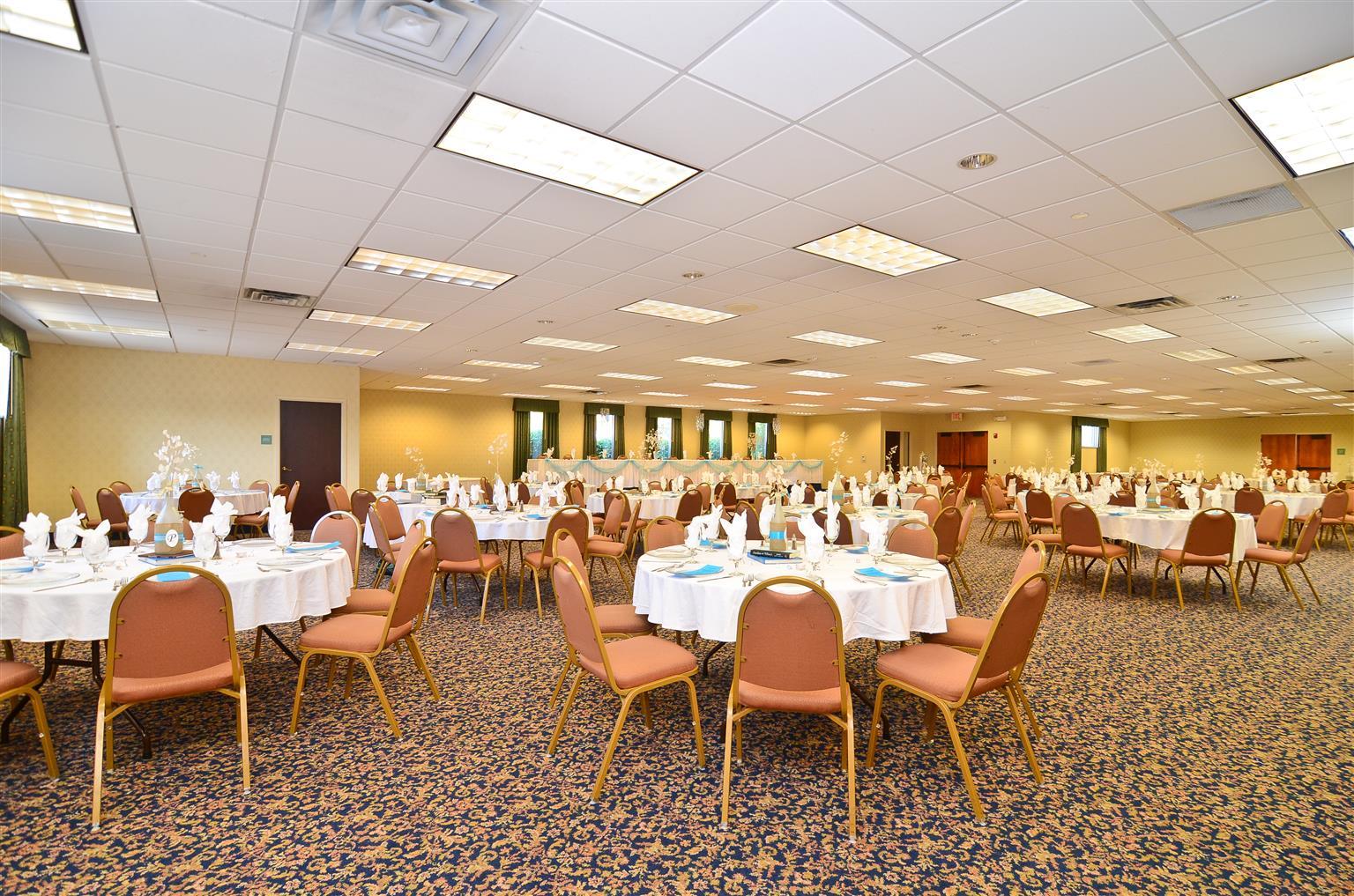 Hotel Wyndham Garden Kenosha Harborside Restaurant photo