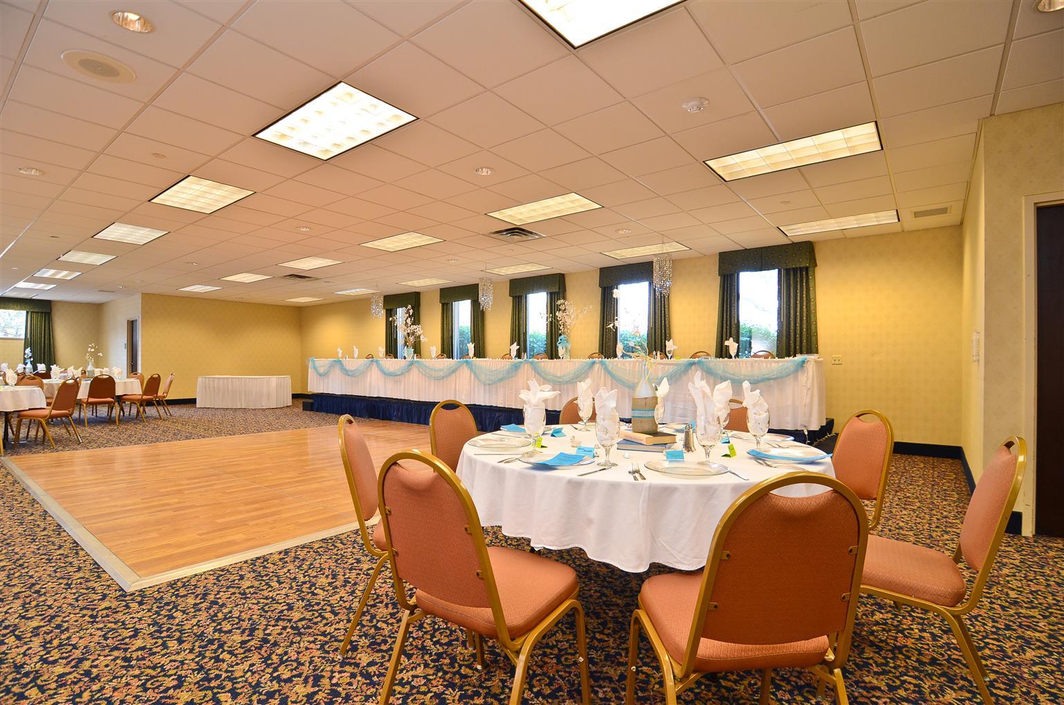Hotel Wyndham Garden Kenosha Harborside Restaurant photo